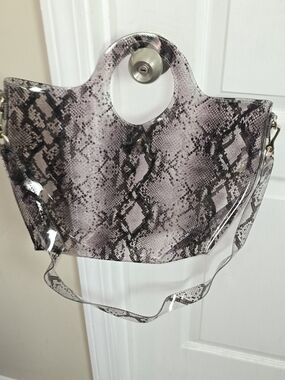 Snake-Print Tote Bag in Light Gray and Black